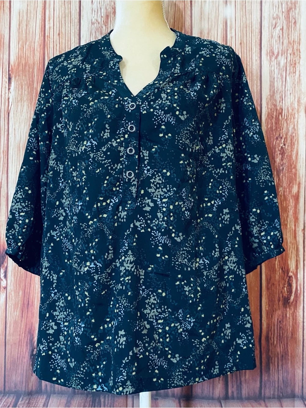 Women’s XL Blouse CJ Banks Various Hues of Gray 3/4 Sleeves Silky Button V Neck